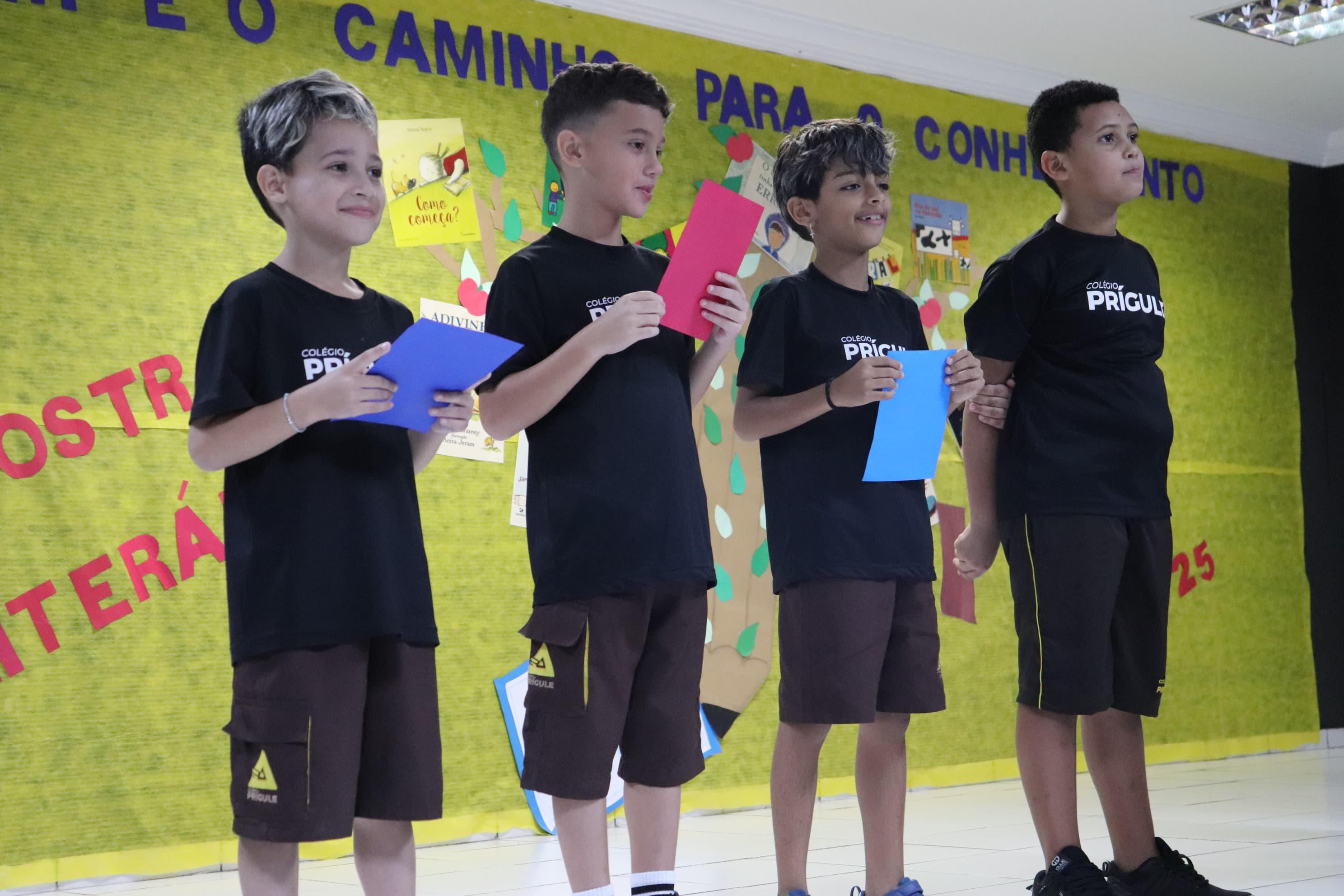 Apresentação de alunos no Colégio Prígule