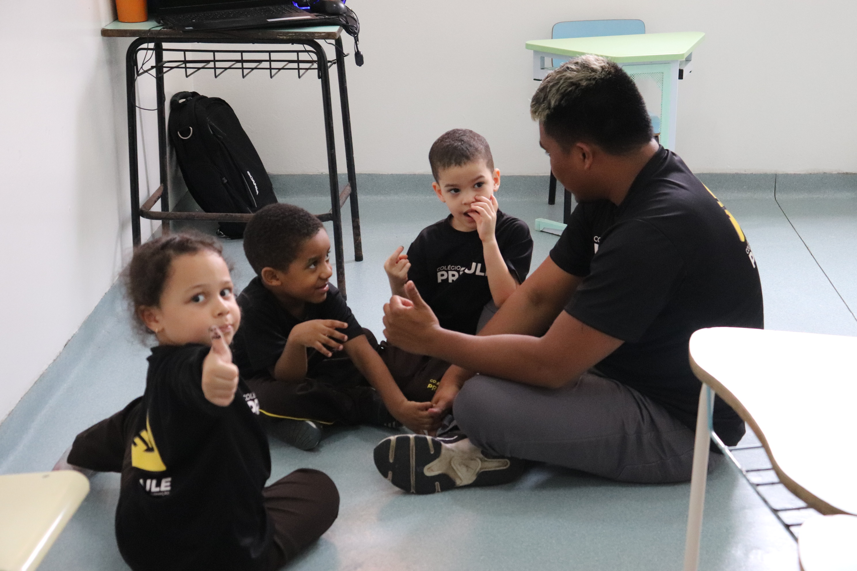 Alunos no programa bilíngue